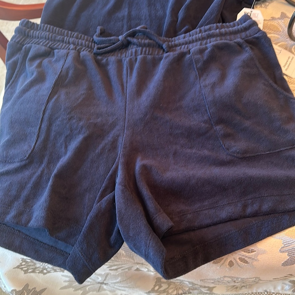 Brand new 2 pc navy terry shorts with short sleeve hooded top size 16/18.
